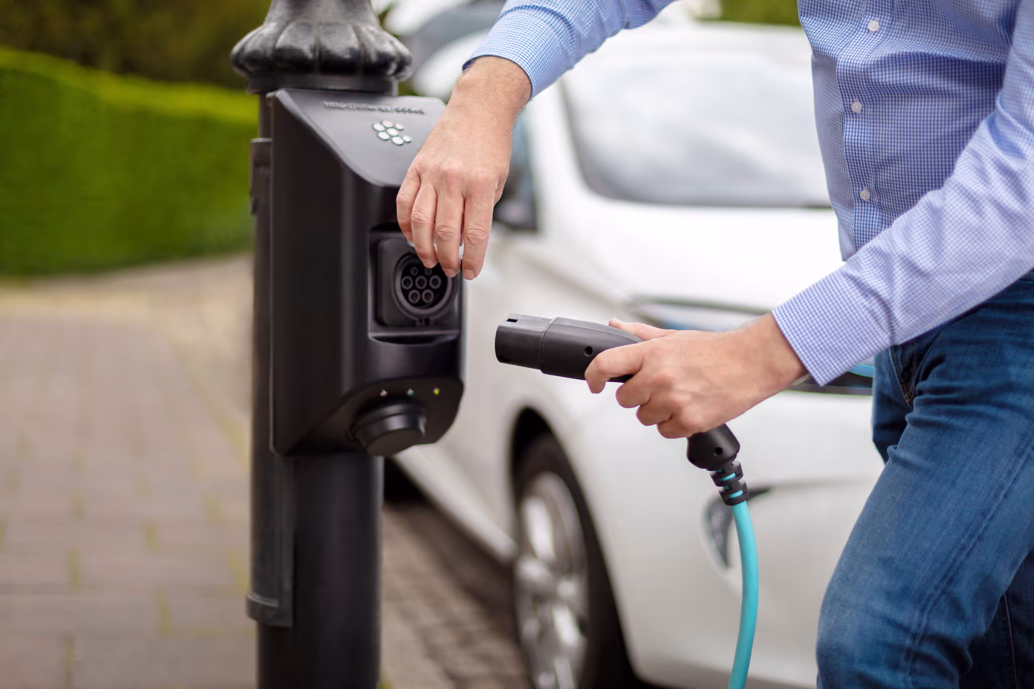 char.gy’s lamppost on-street charging points supply 100% renewable energy and provide a solution to EV owners who lack off-street parking