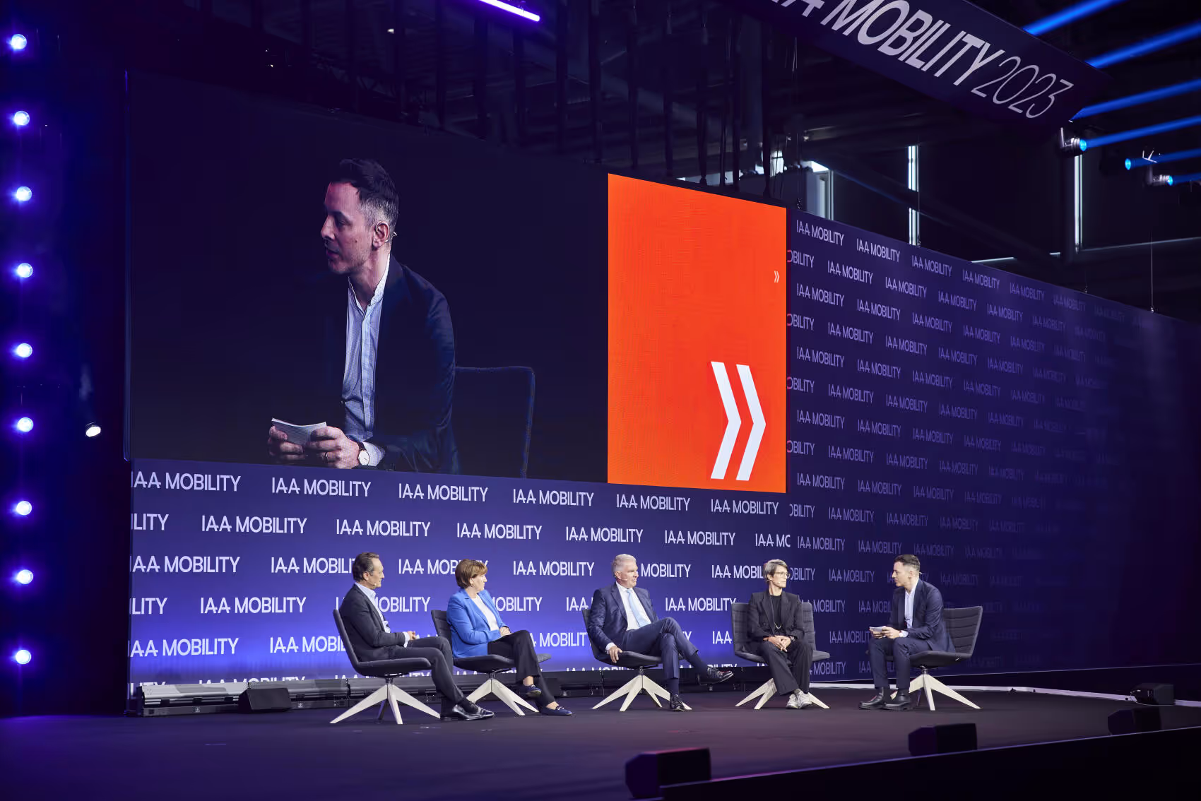 We assist our clients to develop keynote presentations for major industry conferences
