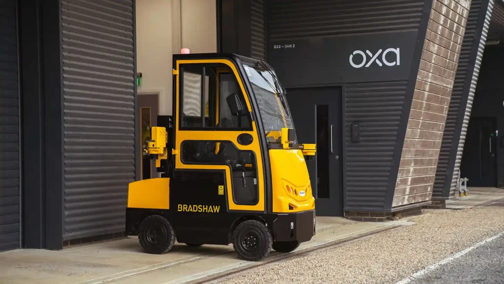 Revolutionising Logistics: Oxa Introduces New Autonomous Bradshaw T800
